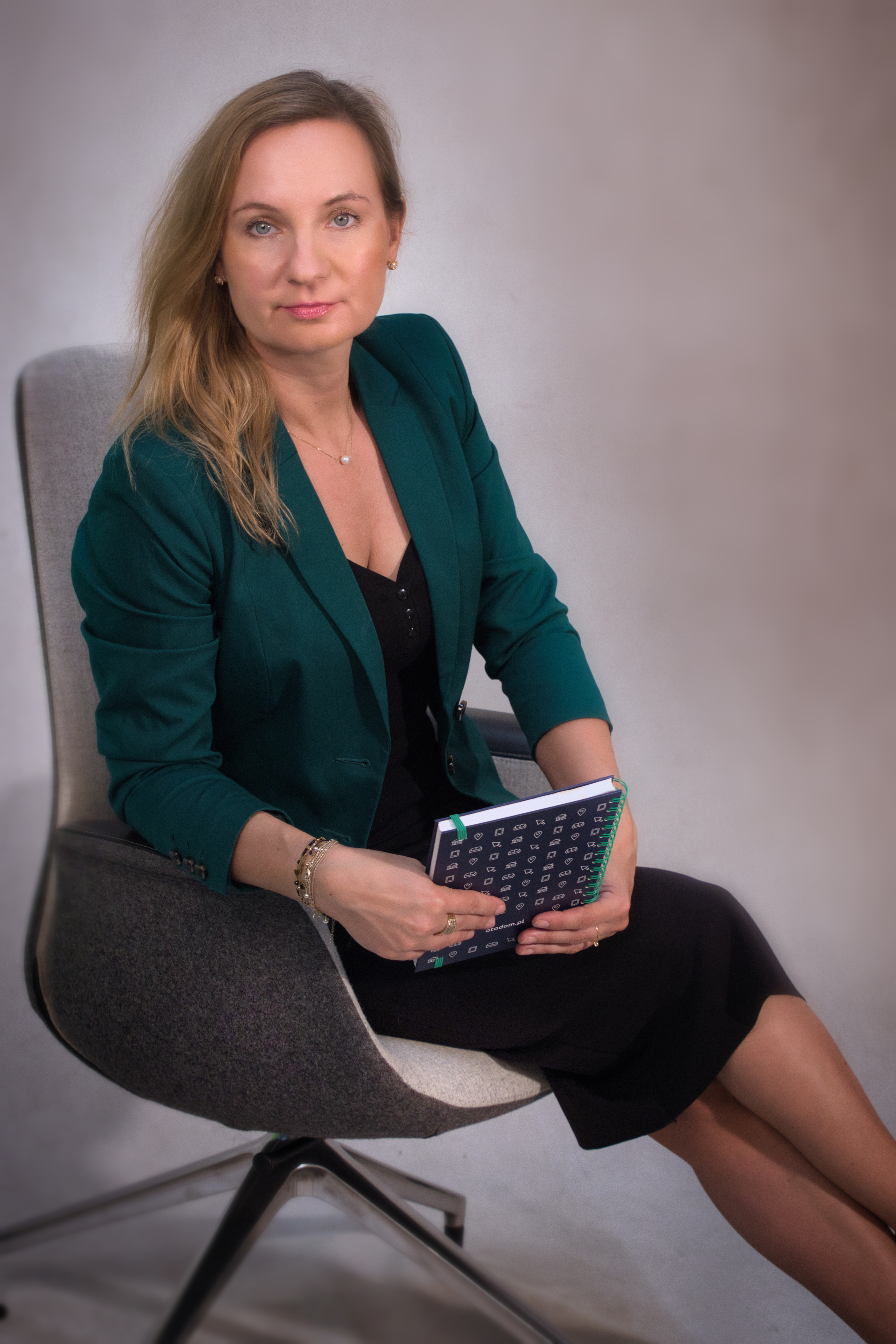 Zdjęcie na LinkedIn które sprzedaje — profesjonalna sesja biznesowa