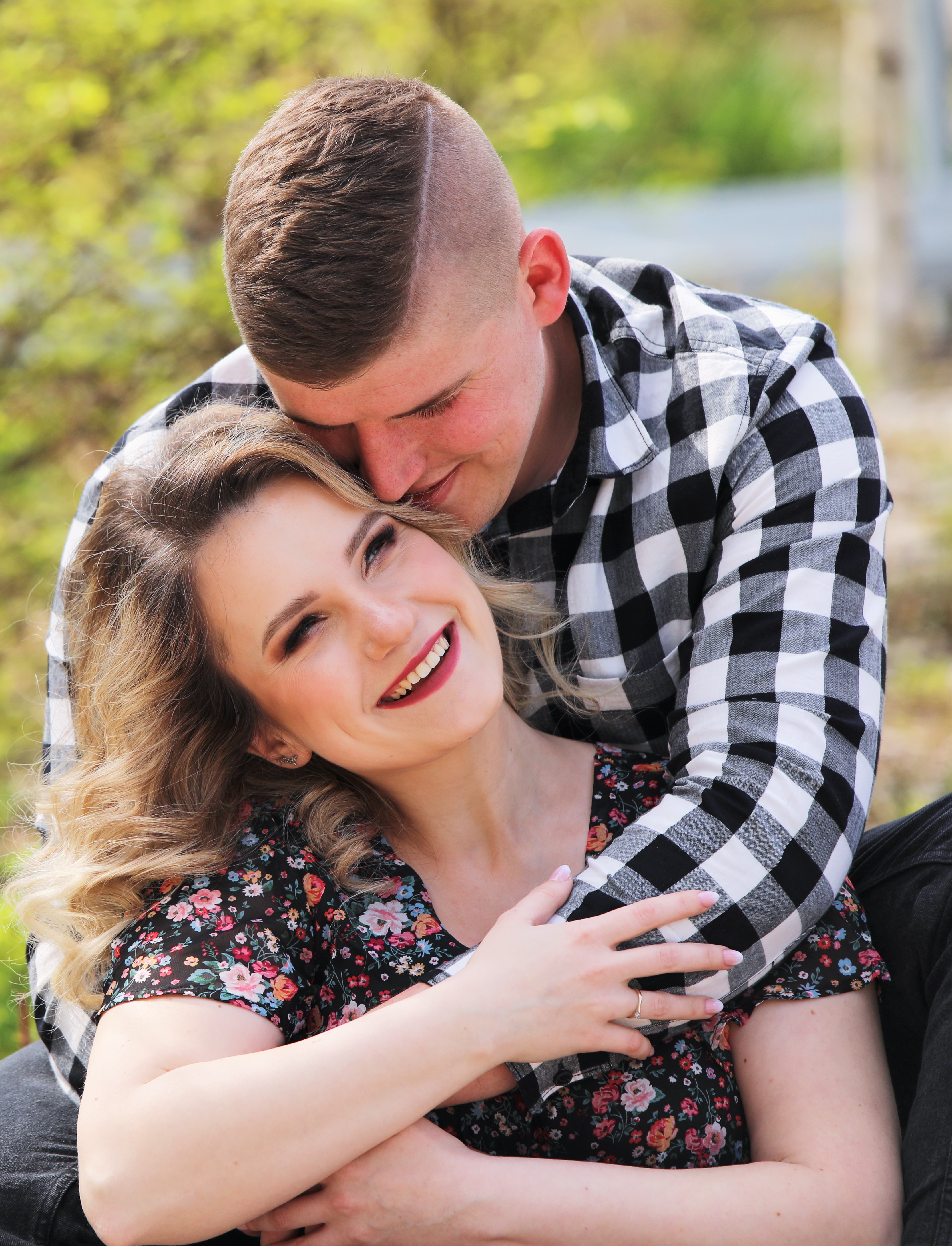 Sesja narzeczeńska — naturalne emocje pary